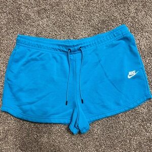 EUC Nike Essential Shorts Women’s XL in Laser Blue